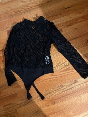 Sheer Black Long-Sleeve Mesh Bodysuit - Women NASTY GAL SIZE 6